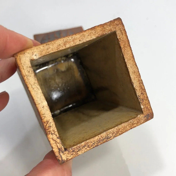 Patrick Kennedy Newark Vermont Handmade Pottery Container with Lid - Picture 9 of 12